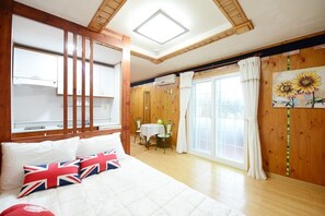 Living area - Sydney Pension (Taean)
