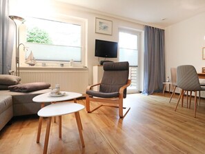 Unclassified image, 3 of 23, button