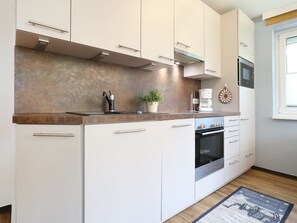 Kühlschrank, Mikrowelle, Ofen, Geschirrspüler