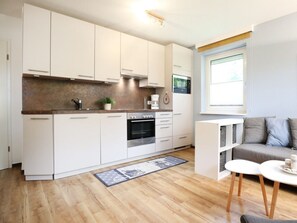 Unclassified image, 5 of 23, button