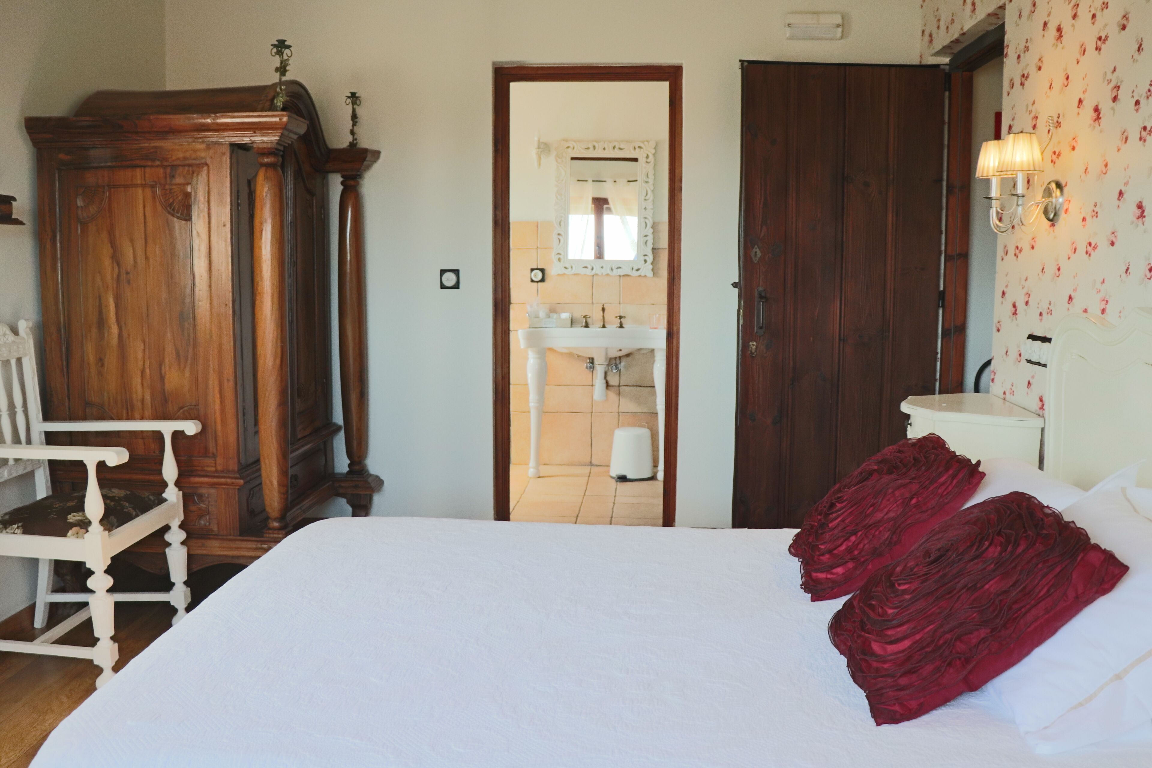 CHARMING POSADA SITUATED IN THE HEART OF THE REGION OF RIOJA ALTA (HARO ..)