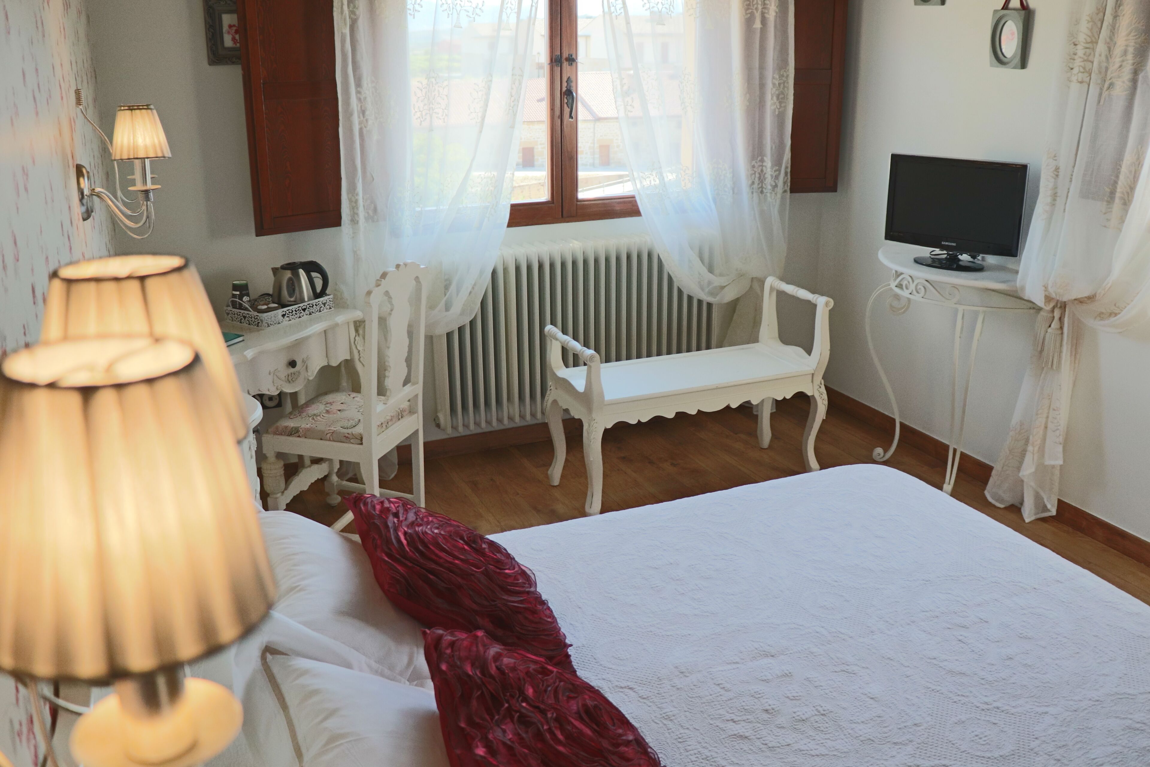 CHARMING POSADA SITUATED IN THE HEART OF THE REGION OF RIOJA ALTA (HARO ..)