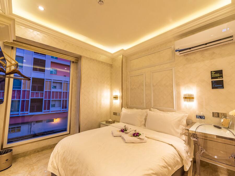 Deluxe Double Room (AC 1) | Individually decorated, individually furnished, desk, laptop workspace