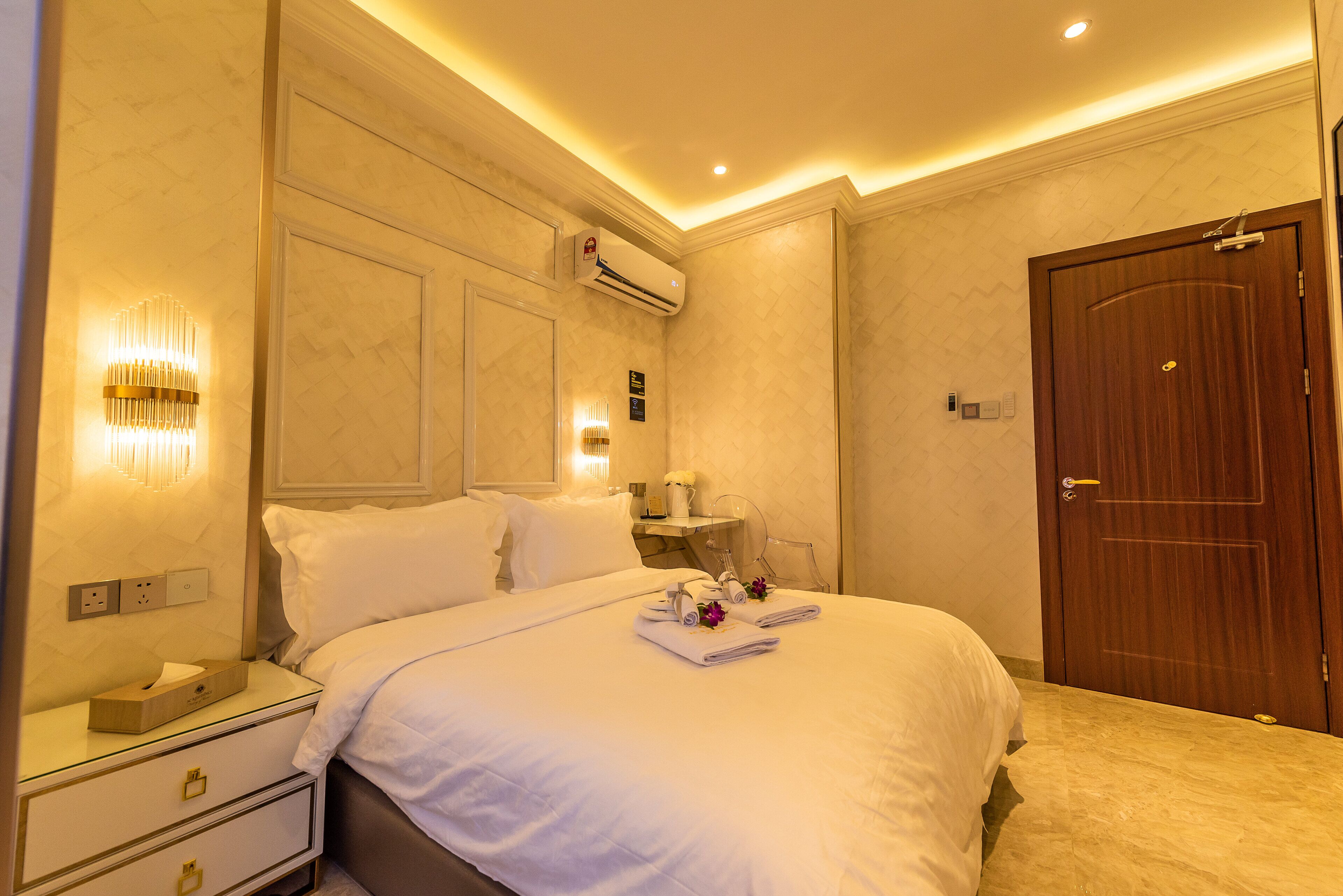 deluxe double room (ac 1) | individually decorated, individually furnished, desk, laptop workspace