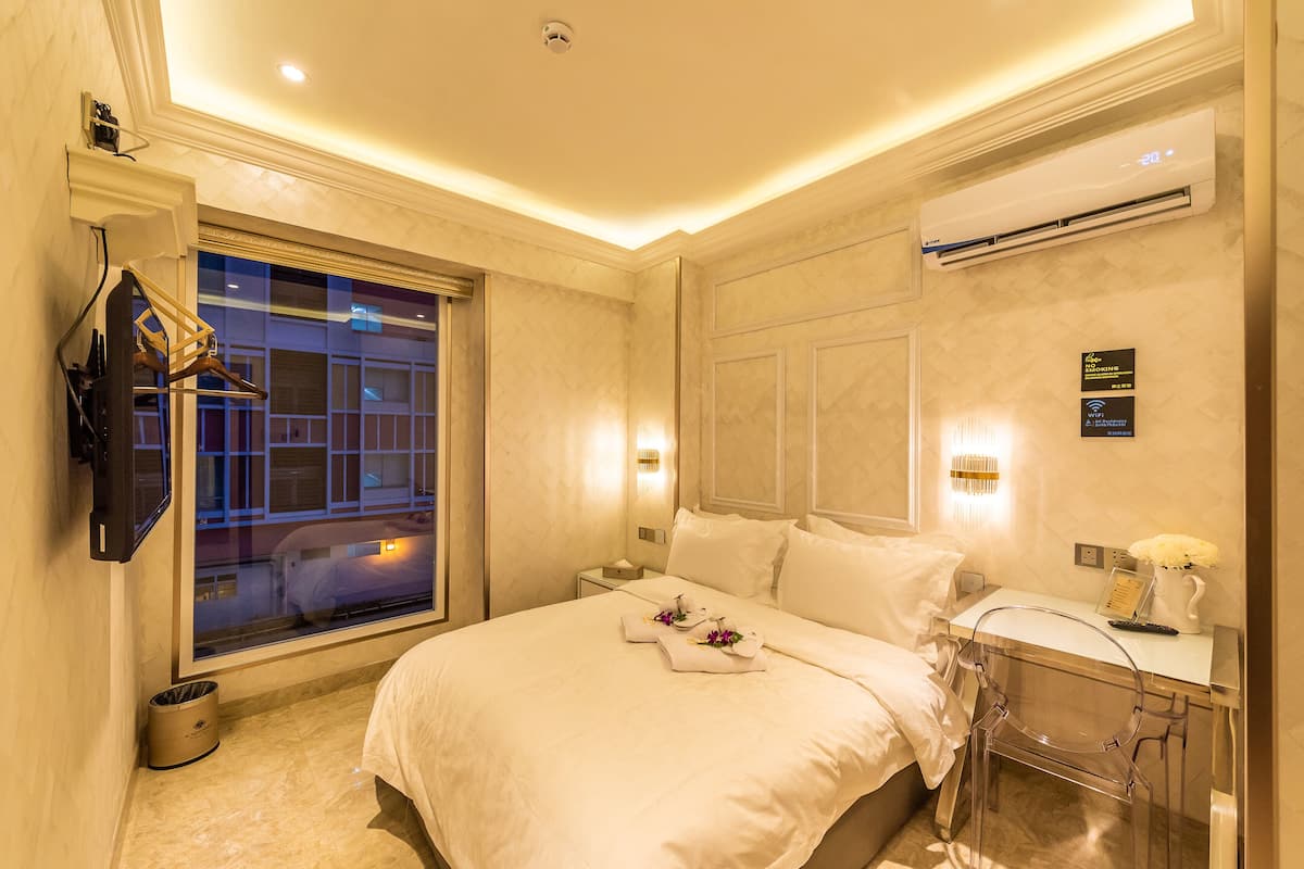 deluxe double room (ac 1) | individually decorated, individually furnished, desk, laptop workspace