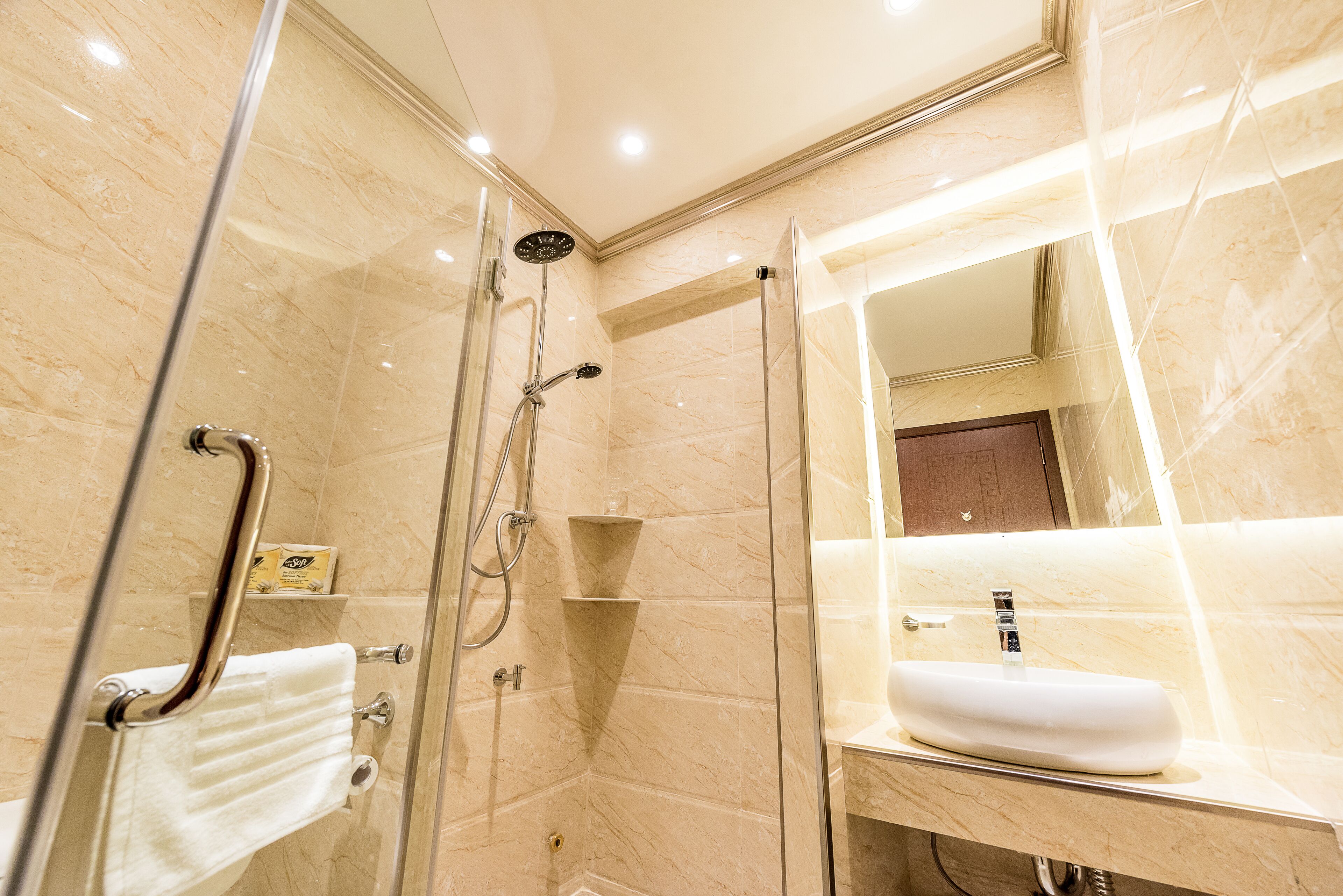 deluxe double room (cj 1) | bathroom shower
