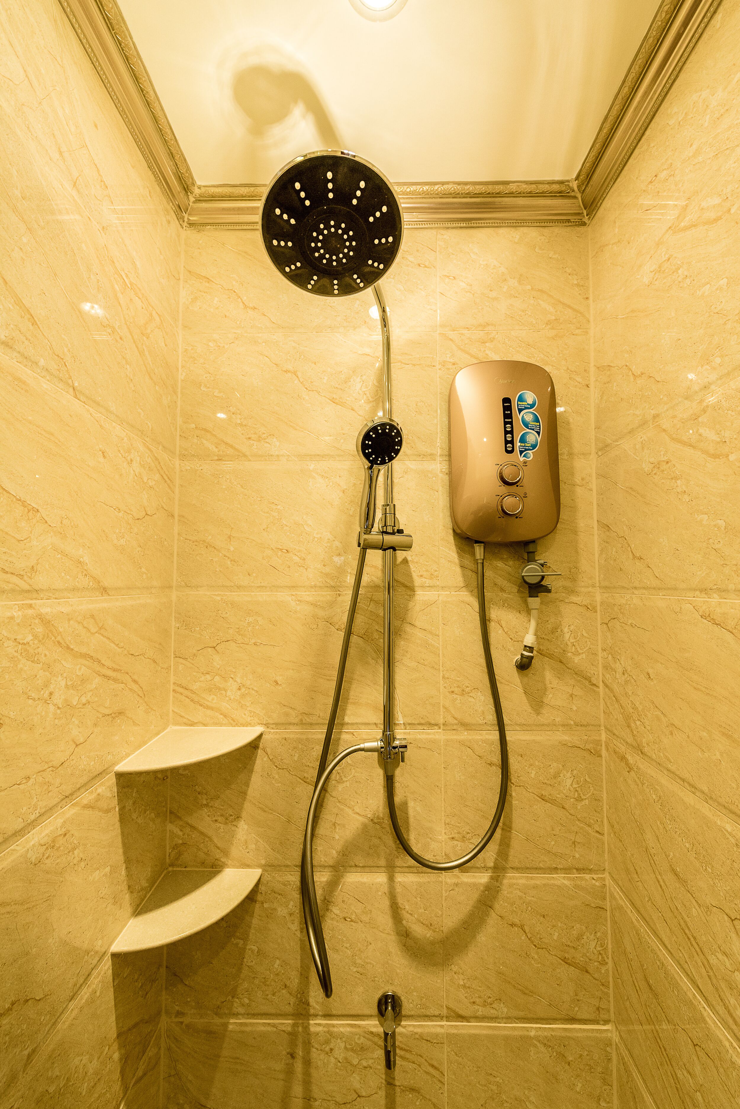 shower, rainfall showerhead, free toiletries, hair dryer