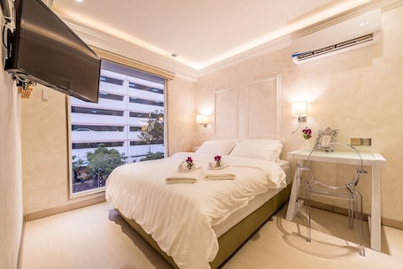 Deluxe Double Room (CJ 1) | Individually decorated, desk, laptop workspace, blackout drapes. CJ Residence