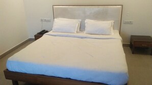 Signature Room | WiFi (free) - Hotel P Grand (Ludhiana)