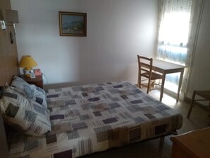 1 bedroom, iron/ironing board, travel cot, WiFi - T3 in Languedoc seaside resort (Port Leucate)