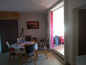 Dining - T3 in Languedoc seaside resort (Port Leucate)