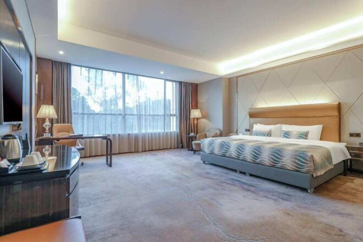 1 bedroom, minibar, in-room safe, blackout curtains