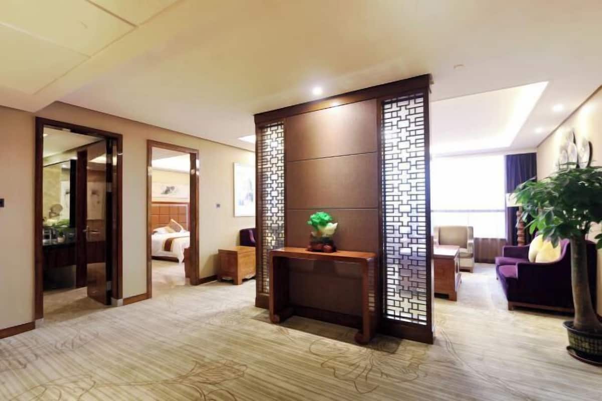 Minibar, caja fuerte, cortinas opacas y sistema de insonorización