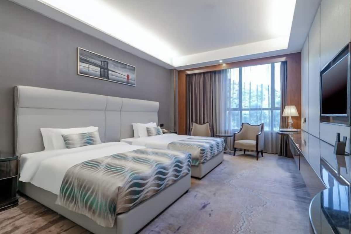 1 bedroom, minibar, in-room safe, blackout curtains