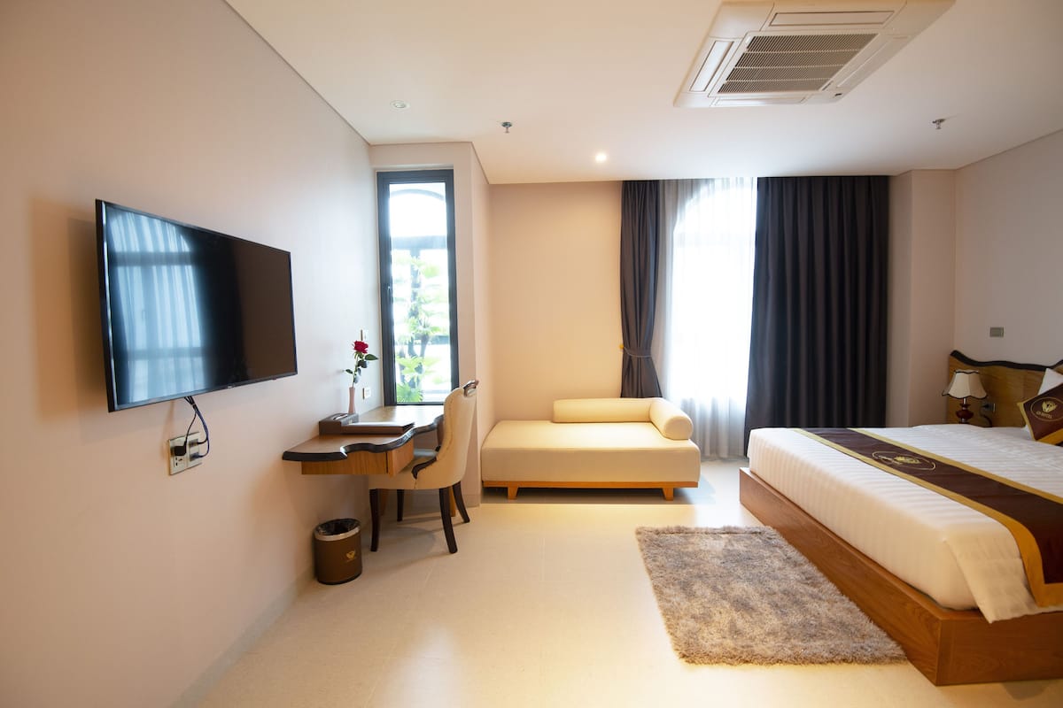 Minibar, in-room safe, desk, blackout drapes