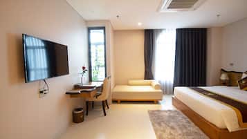 Minibar, két bảo mật tại phòng, bàn, màn/rèm cản sáng