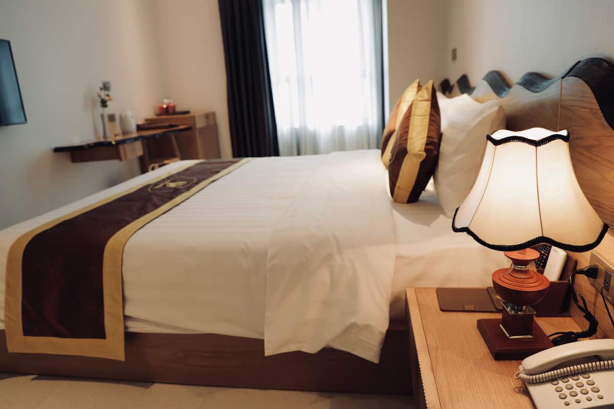 Habitación Deluxe | Minibar, caja fuerte, escritorio y cortinas opacas