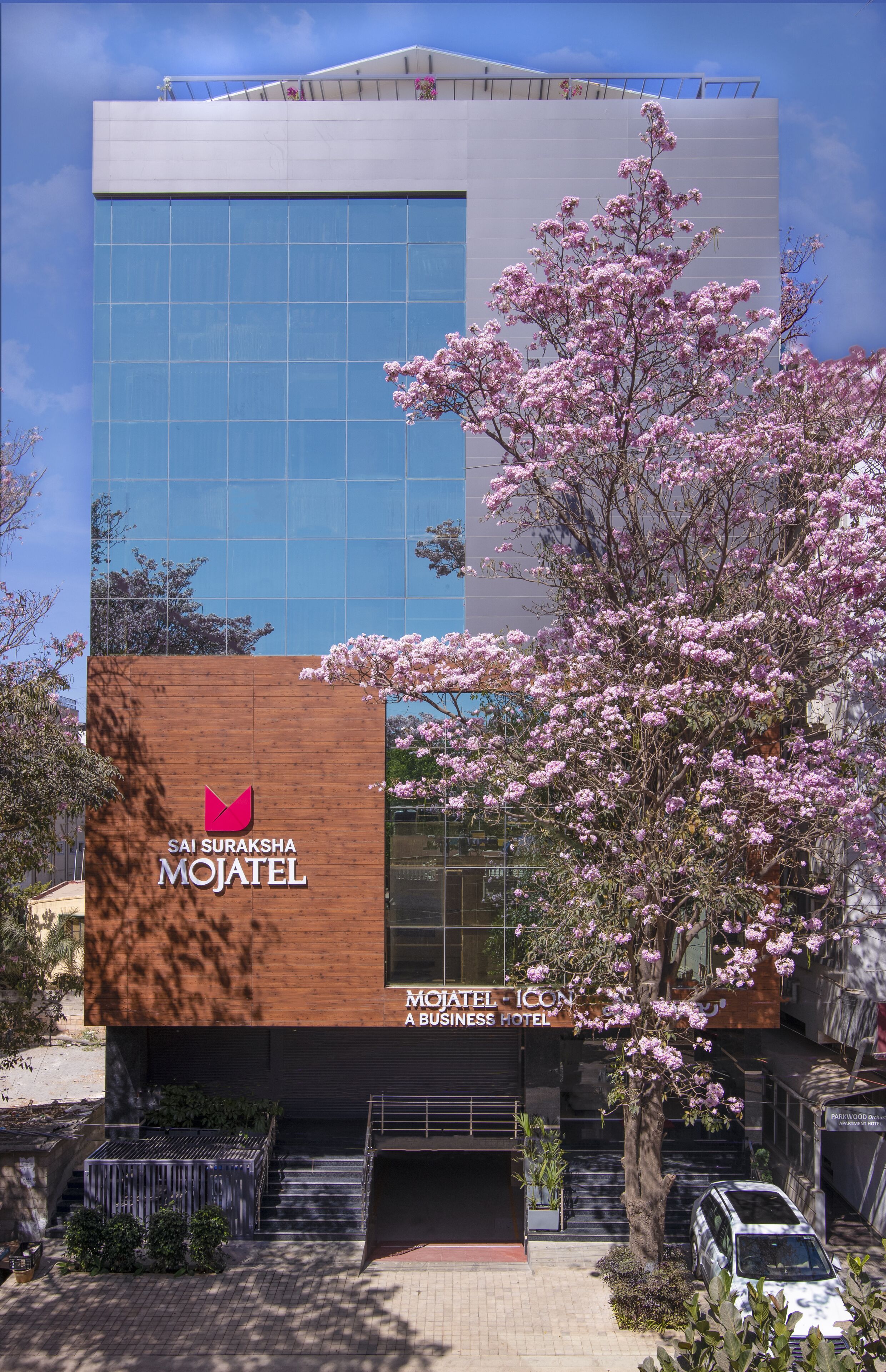 Vista frontal de la propiedad