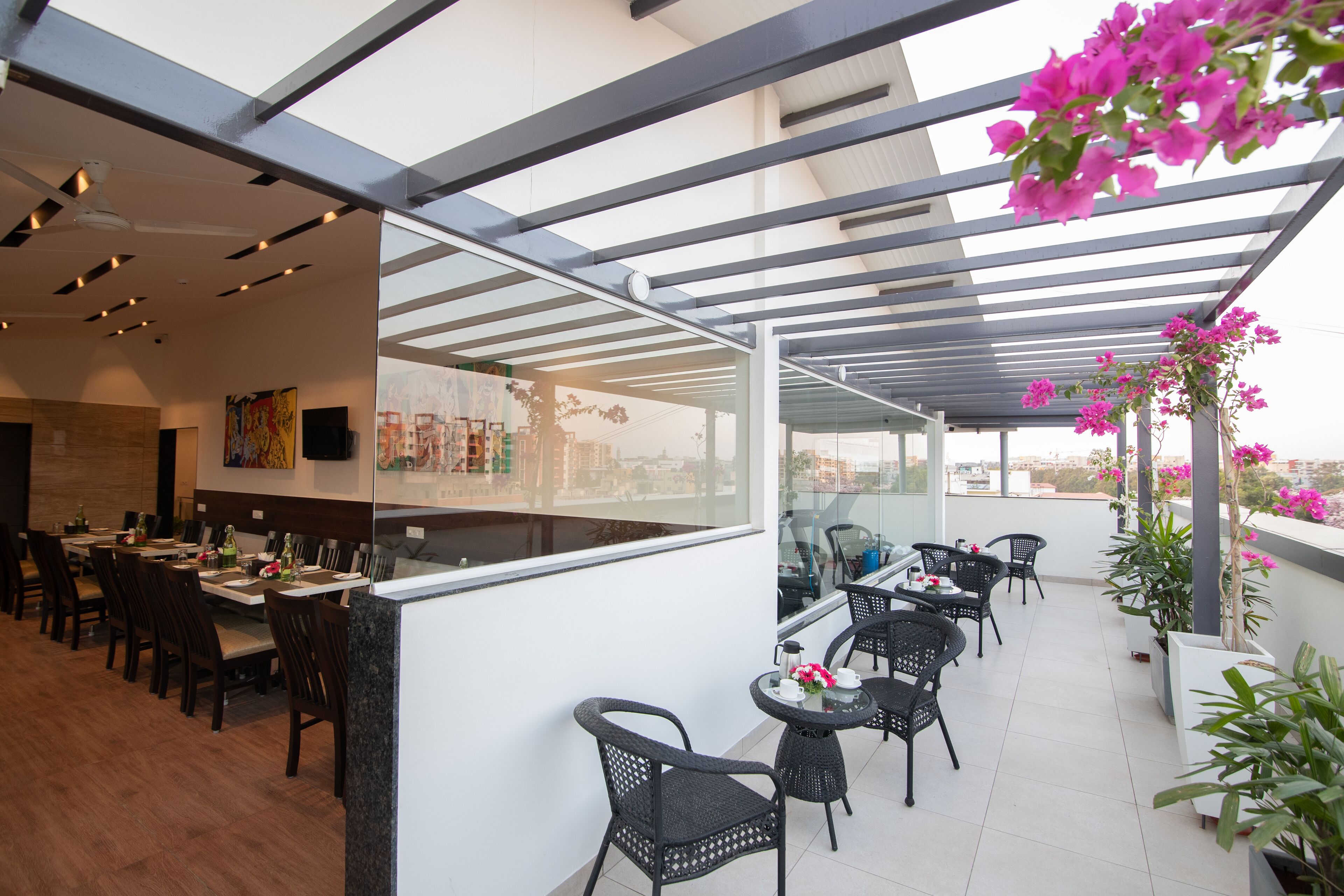 รับประทานอาหารกลางแจ้ง