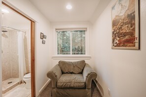 Cabin, 2 Bedrooms, Smoking, Fireplace | Living room | Fireplace