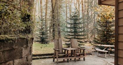 Mt Baker Lodging Cabin 3 is a Very Large Cabin on Acreage