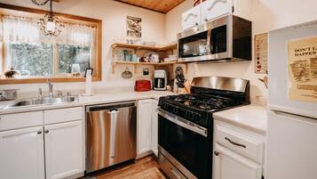 Cabin, 1 Bedroom, Smoking, Patio | Interior