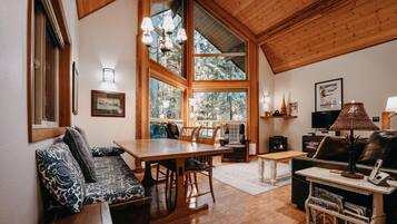 Cabin, 1 Bedroom, Smoking, Patio | Living room