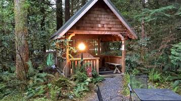 Cabin, 1 Bedroom, Smoking, Patio | Outdoor dining