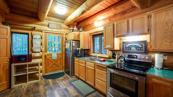 Cabin, 2 Bedrooms, Fireplace | Private kitchen