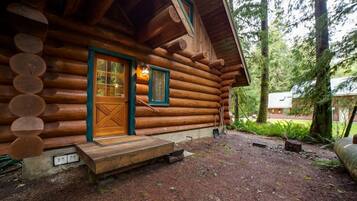 Cabin, 2 Bedrooms, Fireplace | Property grounds