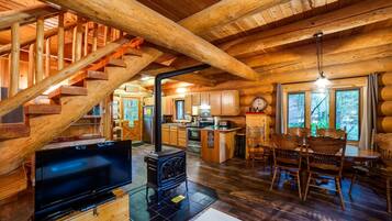 Cabin, 2 Bedrooms, Fireplace | Private kitchen