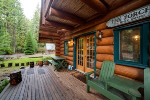 Cabin, 2 Bedrooms, Fireplace | Terrace/patio