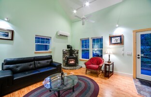 Cabin, 2 Bedrooms, Fireplace | Living room