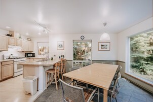 Chalet, 5 Bedrooms, Fireplace | Dining room