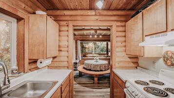 Cabin, 2 Bedrooms, Fireplace | Private kitchen