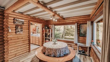 Cabin, 2 phòng ngủ, lò sưởi | Khu ăn uống