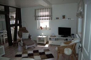 2 bedrooms, iron/ironing board, free WiFi, bed sheets - Vacation apartment at the Edersee (Vöhl)
