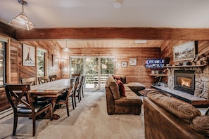 Cabin, 3 Bedrooms, Fireplace | Dining room