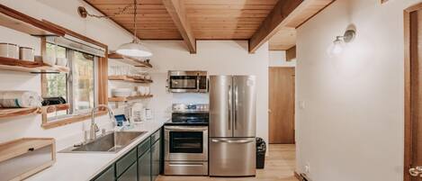 Chalet, 3 Bedrooms, Balcony | Interior