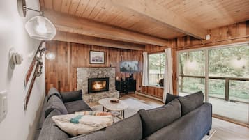 Chalet, 3 Bedrooms, Balcony | Living area