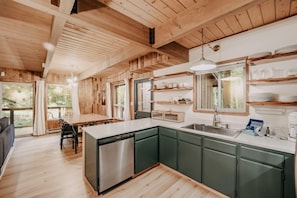 Chalet, 3 Bedrooms, Balcony | Interior