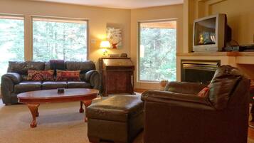 Chalet, 3 Bedrooms, Balcony | Living room | Fireplace