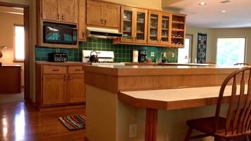 Chalet, 3 Bedrooms, Balcony | Interior