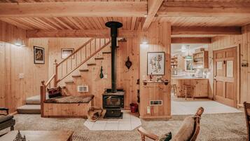 Cabin, 3 Bedrooms, Fireplace, Mountain View | Living room