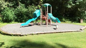 Apartment, 2 Bedrooms, Fireplace | Children's area