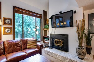 Apartamento, 2 habitaciones, chimenea | Sala de estar