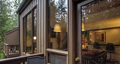 Snowater Condo Story Condo With Wifi- Sleeps 4 - Beautifully Decorated