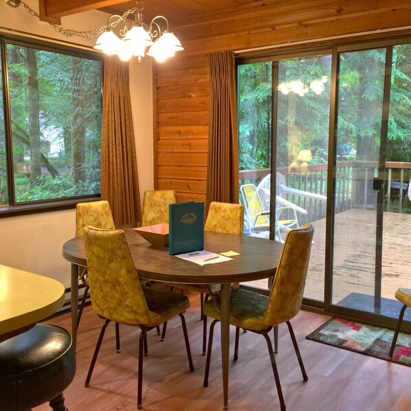 Cabin, 3 Bedrooms, Terrace | Dining room