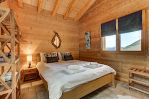 4 chambres, fer et planche à repasser, Wi-Fi, literie fournie