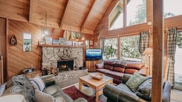 Cabin, 1 Bedroom, Fireplace | Living room | Fireplace